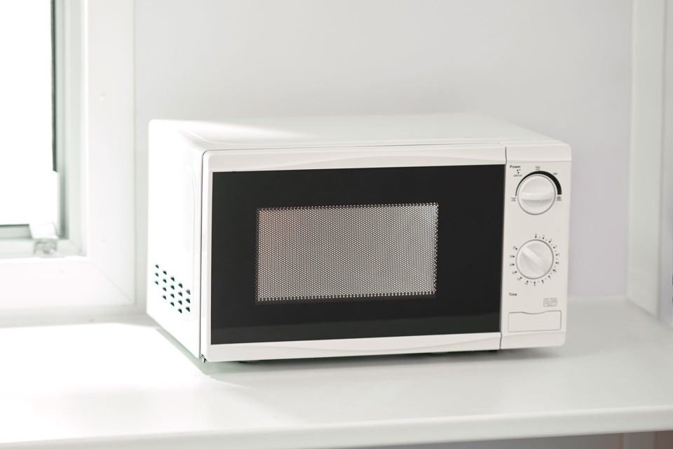 01-microwave-for-site-cabin-960x640-1.jpg