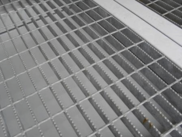 628-8ft-open-mesh-floor-3-600x450-1-1.png