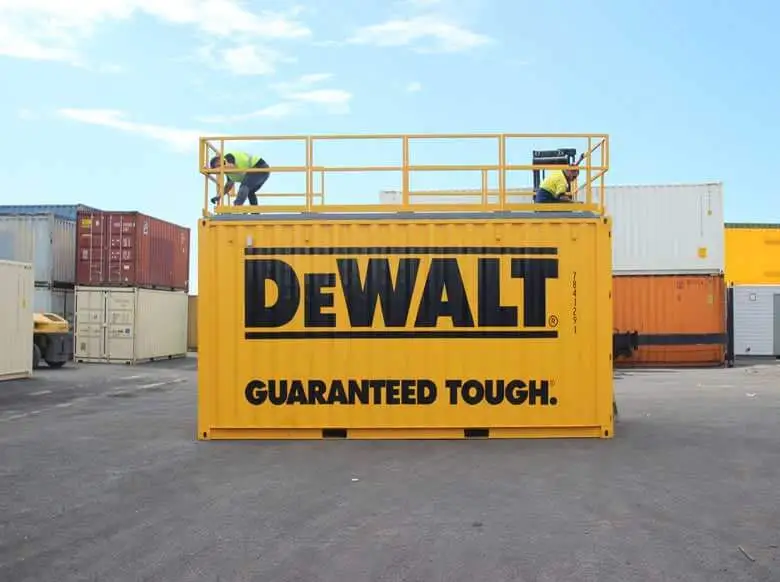 shipping-containers-tradeshow-displays-003.webp