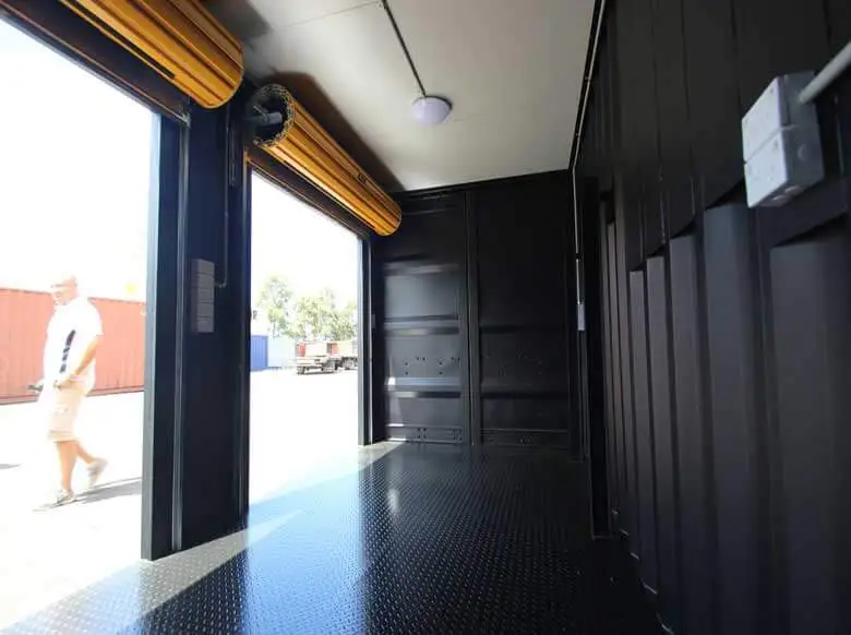 shipping-containers-tradeshow-displays-007.webp