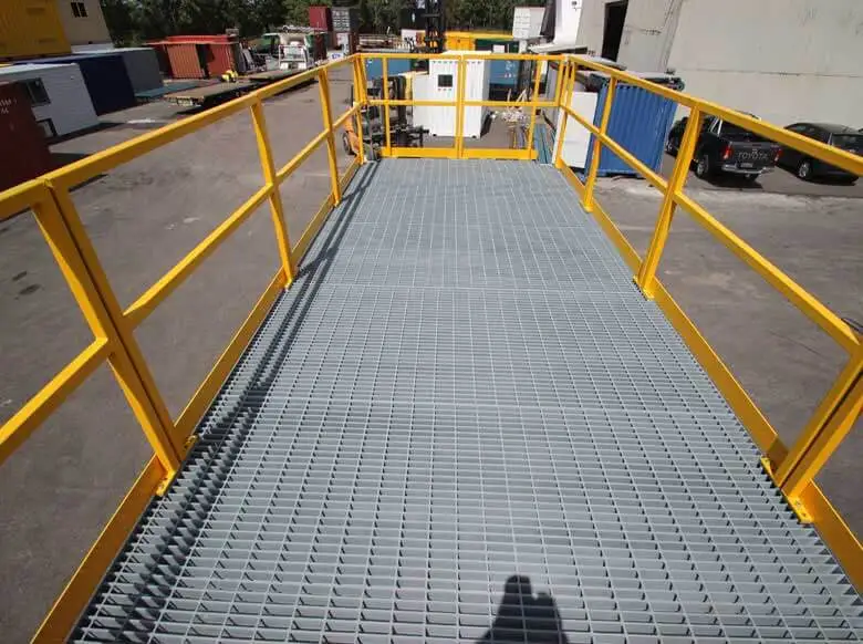 shipping-containers-tradeshow-displays-010.webp